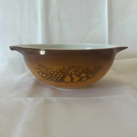 Vintage Pyrex OLD ORCHARD 443 2.5 Qt Cinderella Mixing Bowl Serving Bowl - Picture 3 of 8